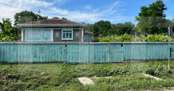 Casă + 2.700 mp teren &icirc;n Leorda - La strada principală -