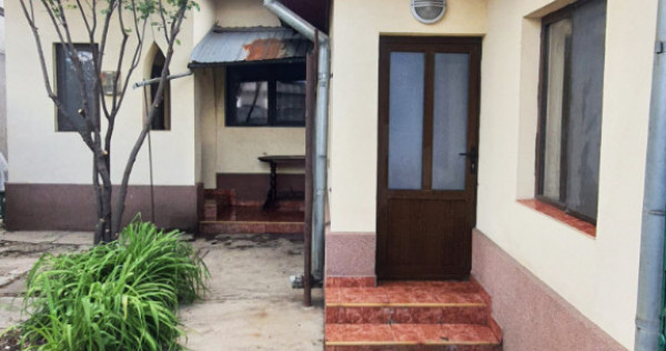 Casă parter + anexă, teren 290 mp, utilități complete &ndash; Str. Tărcaului