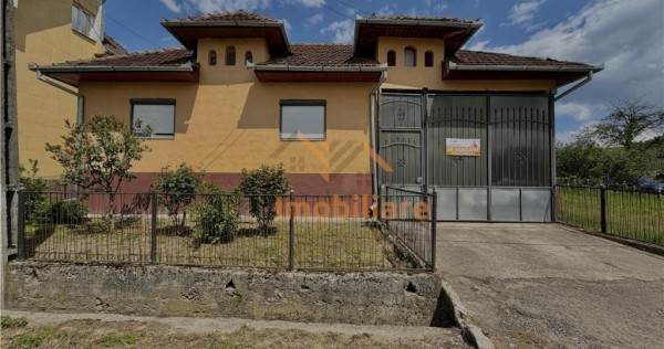 CASA DE VANZRE | 4 CAMERE | 978 MP TEREN | ROSIA | BIHOR |