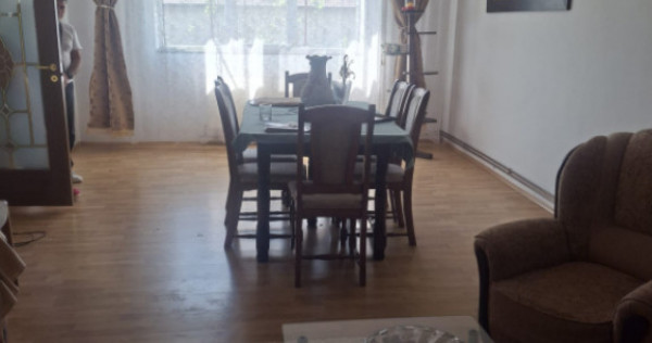 Casa tip duplex cu 2 apartamente P+1+M, 229.40 mp, zona Targ