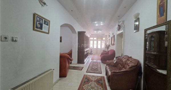 Casa boiereasca, teren 418 mp, pretabila- clinica, birouri,