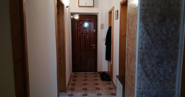 VAND APARTAMENT 3 Camere &Icirc;ți dorești un apartament complet renovat ?