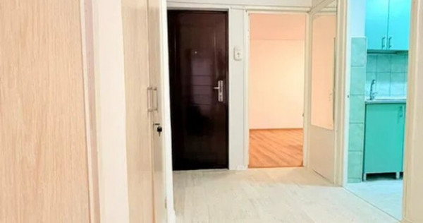 9 Mai - 2camere, cf1, dec, etaj 3/4, centrala - 79900 euro