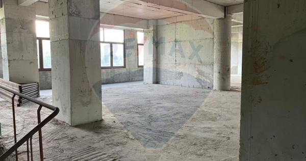 Spațiu comercial de 675mp de v&acirc;nzare &icirc;n zona Dudesti