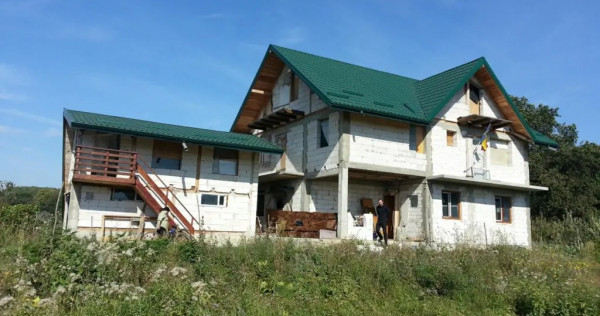 Casă la roșu + teren 1000 mp &ndash; Dobrovăț, Iași
