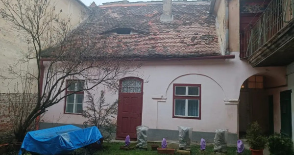 Casă de v&acirc;nzare &icirc;n centrul Sibiului