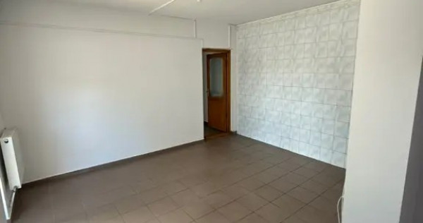 Spațiu comercial de &icirc;nchiriat &icirc;n Podu Iloaiei