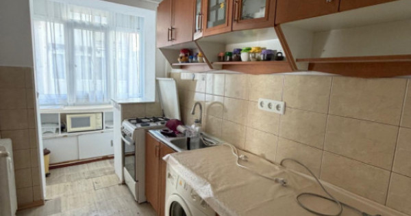 Apartament 3 camere + boxa, etaj intermediar, Radauti