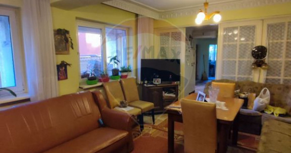 VANZARE SPECIALA Casă / Vilă cu 7 camere, Uverturii MIL...
