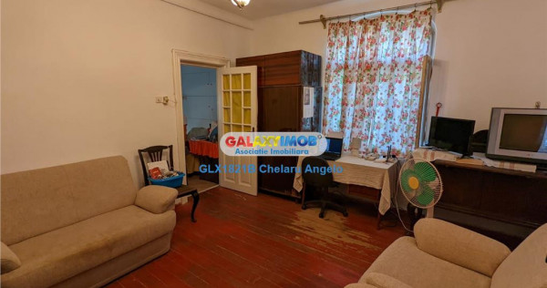 Nerva Traian, 1 apartament si 2 gars. in vila, SU 133 mp, te