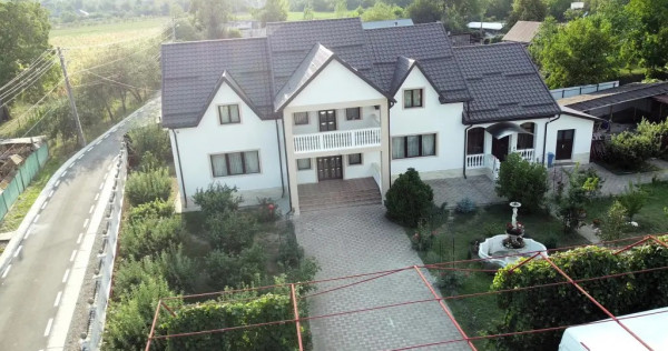 Vila superba 400 m2 cu 5000m2 teren Roznov