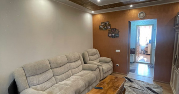 Apartament cu 3 camere, 63 mp, etaj 3, 2 băi, balcon și bo