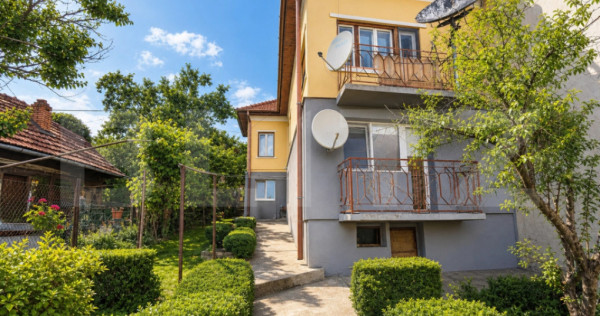 Casă impartita in 2 apartamente de 75mp Teren 384 mpm Dambu