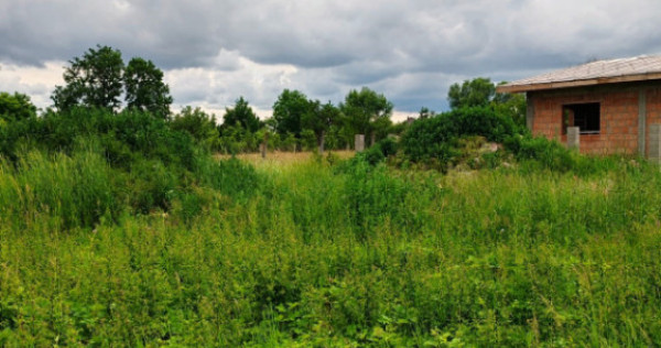 Teren intravilan 1000 mp, plan, construibil &ndash; Săcălășe