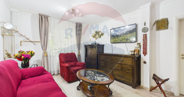Apartament cu 4 camere de vanzare, Centrala proprie, 13 S...
