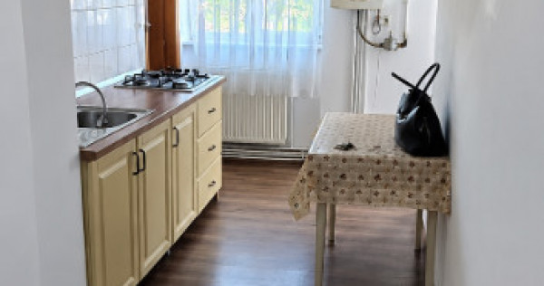 Cosbuc, zona scolii nr.11, 2 camere, etaj 2