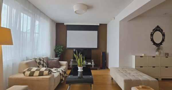 Apartament exclusivist 4 camere de v&acirc;nzare, central, pietonal