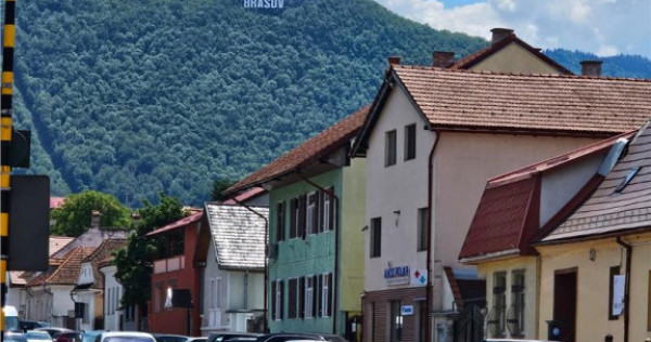 Spatiu Comercial Casa rezidentiala curte privata