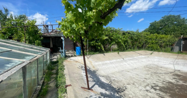 Casa demolabila, 50 mp, teren 500 mp, zona Simnicul de Jos