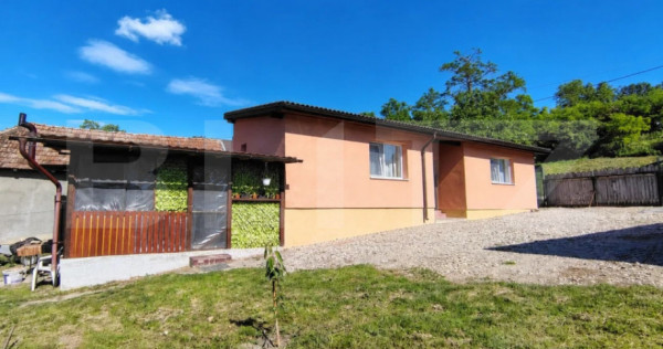 Casa individuala 70 mp, teren 926 mp, in Gădălin, Comuna J
