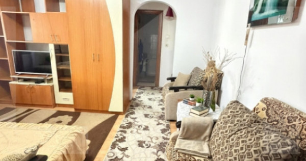 Apartament cu doua camere, semidecomandat, etaj 1, zona Buco