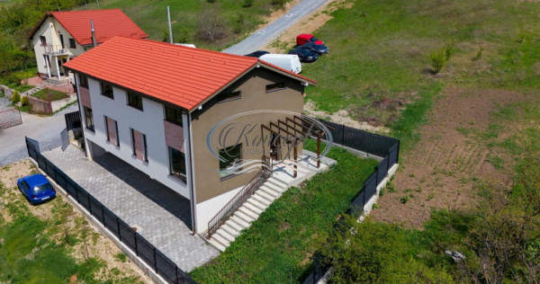 Duplex cu garaj pe strada Oasului