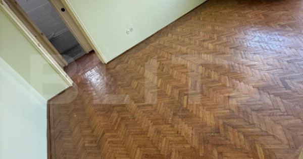 Apartament 2 camere, etaj intermediar, zona centrala, boxa,