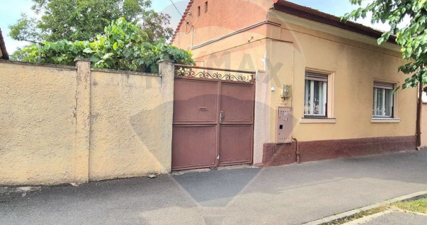 Casă cu teren generos de 1.100 mp, de v&acirc;nzare &icirc;n carti...