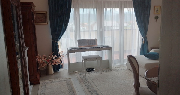 Penthouse 3 camere, vedere panoramică-VEST Brașov-direct proprietar