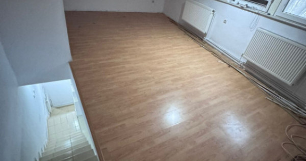 Apartament 2 camere, compartimentare pe doua niveluri, in zo