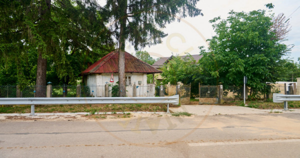 Teren 2240 mp intravilan + casa batraneasca Hintesti-Basange