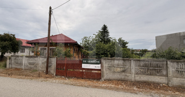 Teren IV 1.308 mp, cu casă veche și grajd, dublă deschide
