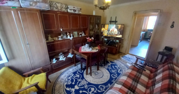 Apartament 3 camere, 57 mp, decomandat, zona Săsar
