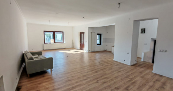 Apartament la casă, curte proprie, zona Gusterita
