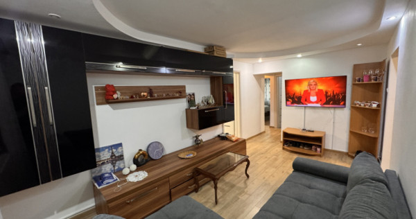 Apartament 4 camere, decomandat, zona Lapus