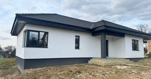 Casă individuală, 114 mp, teren 694 mp, zona Satu Nou de J