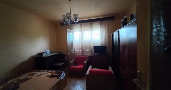 Casa individuala cu 5 camere si teren de 337 mp - zona Crisa