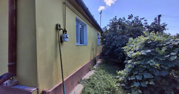 Casă de v&acirc;nzare &icirc;n centrul comunei S&acirc;nger Mureș 100 mp + teren 3300mp