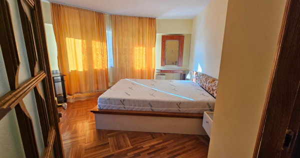 Apartament 3 camere , CENTRAL - ,INDEPENDENTEI