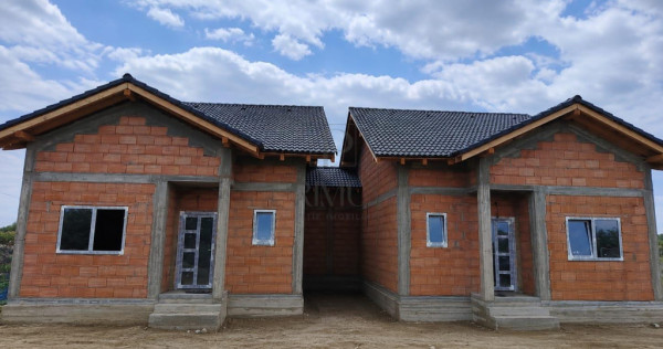 Duplex despartit prin baie - mansardabil - teren generos