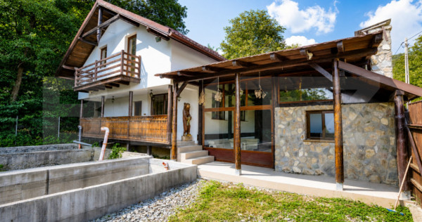 Casă de v&acirc;nzare, 120 mp, zona Prundul B&acirc;rgăului