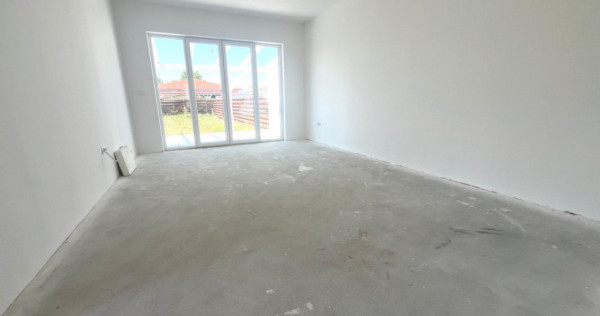 Duplex pe parter cu 4 camere si teren de 381 mp - zona Mosni
