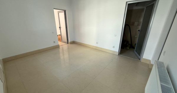 Spațiu comercial de &icirc;nchiriat, 60 mp, Centru