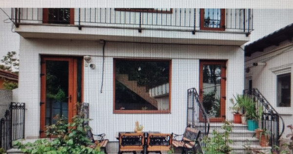 Inchiriez apartament 3 camere, 100mp, in vila, cu terasa si gradina