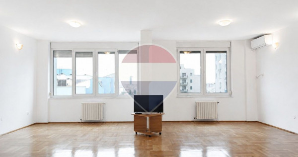 Apartament cu 3 camere nemobilat cu loc de parcare și boxă
