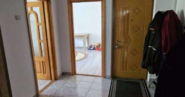 Apartament Cu 3 Camere Decomandate Etaj 2 - Zona Obcini