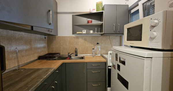 Inchiriez apartament 3 camere in apropiere de Piata Mica