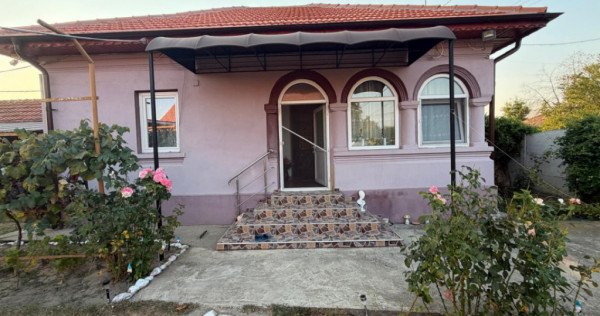 Casa de vanzare, 80 mp, teren 2330 mp, zona Arginesti