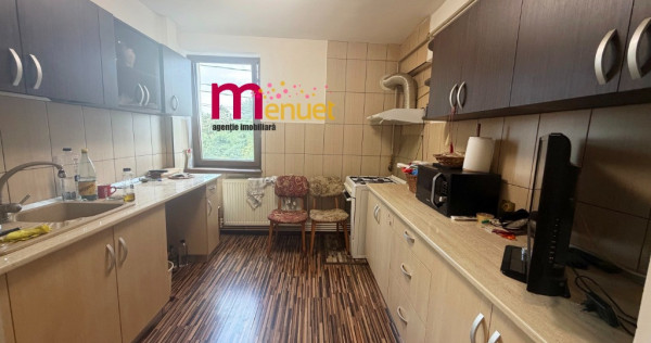 Apartament 3 camere ,str. Victoriei , etaj 1