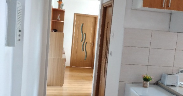 Apartament de v&acirc;nzare cu 3 camere in Sibiu zona piața Rahovei.